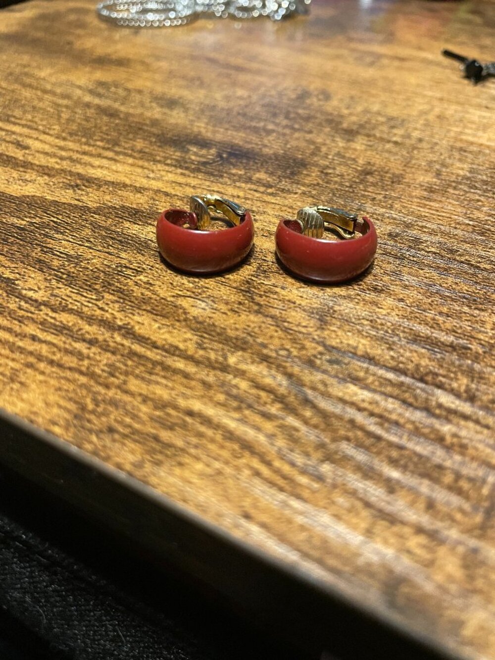🍒 Vintage 1980s Rust Red Enamel Hoop Earrings: Gold Tone Clip On Huggies Pair